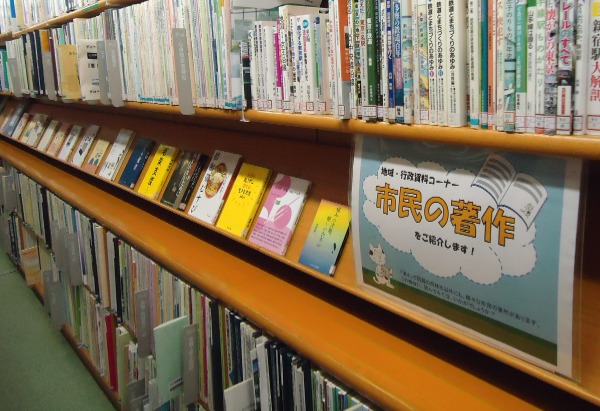 展示の様子を写した写真です。